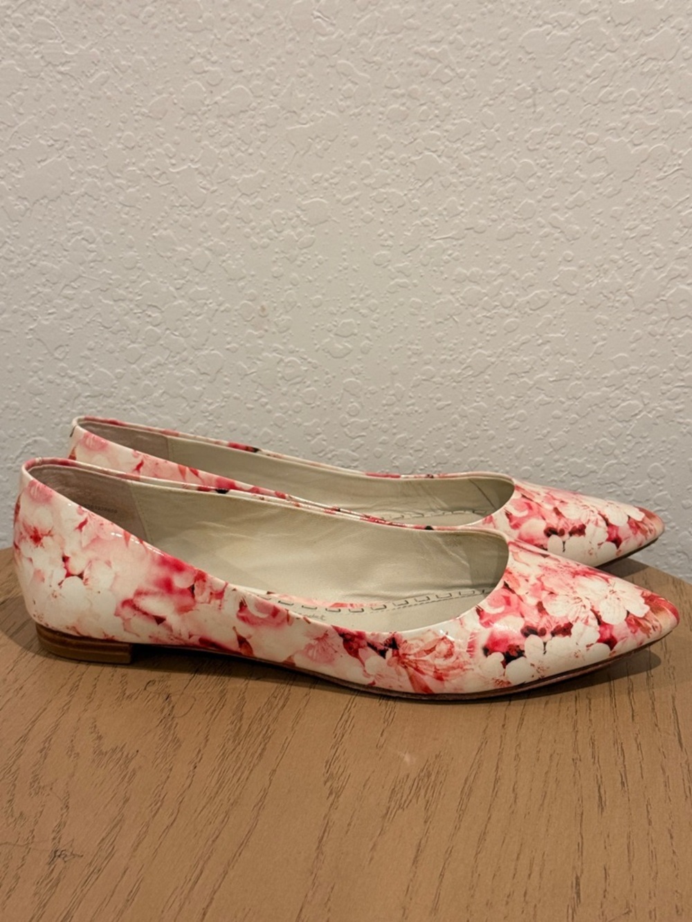 Alice + Olivia Floral Pointed-Toe Ballet Flats in Pink‎ and White